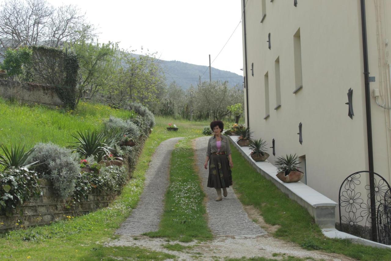 Dormire In Un Vecchio Frantoio Gualdo Tadino Buitenkant foto