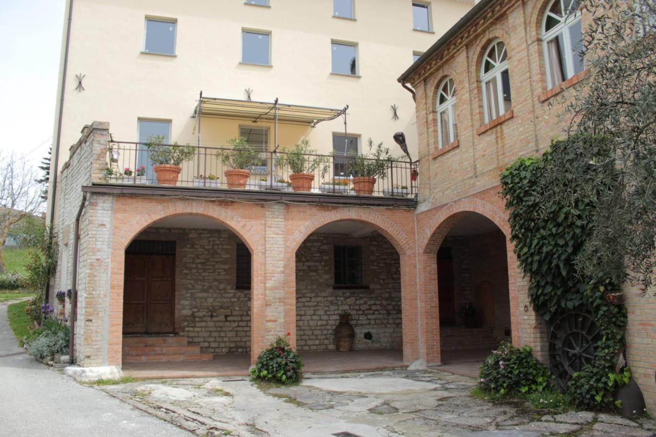 Dormire In Un Vecchio Frantoio Gualdo Tadino Buitenkant foto