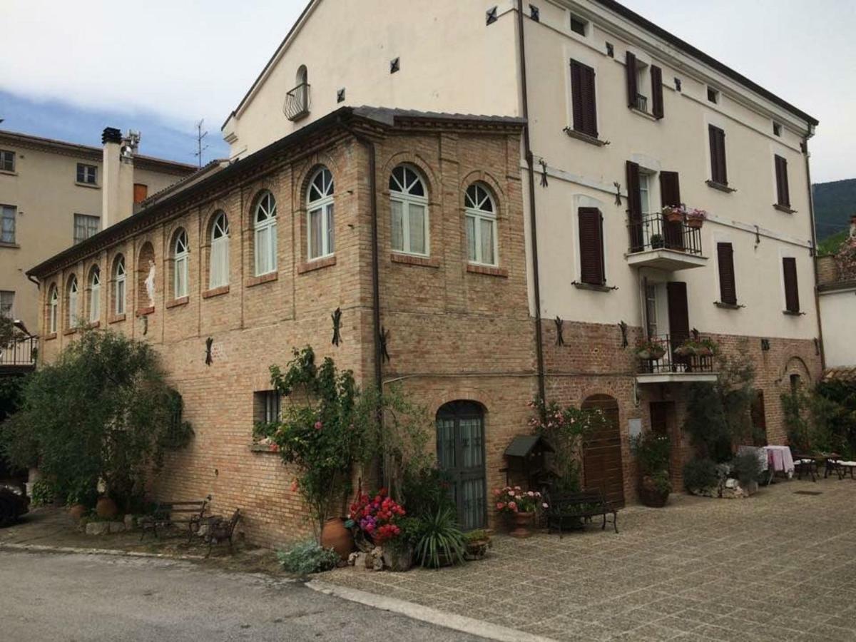 Dormire In Un Vecchio Frantoio Gualdo Tadino Buitenkant foto